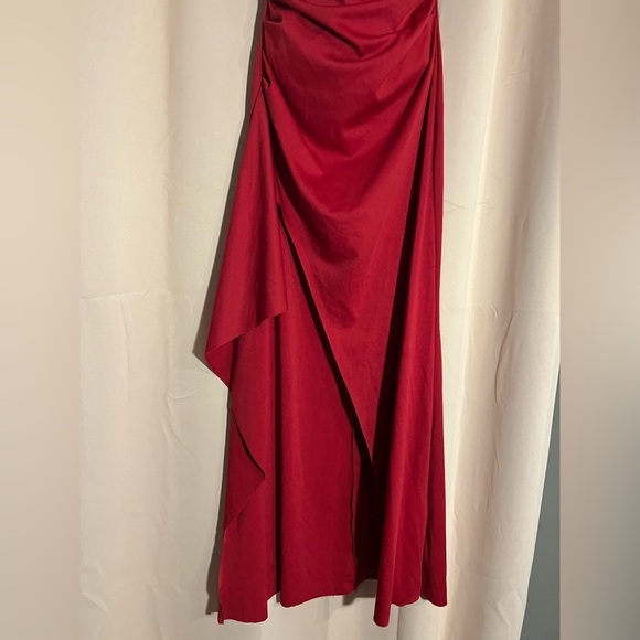 Elegant Strapless Red Evening Gown – Size M (NWOT) - Picture 7 of 7